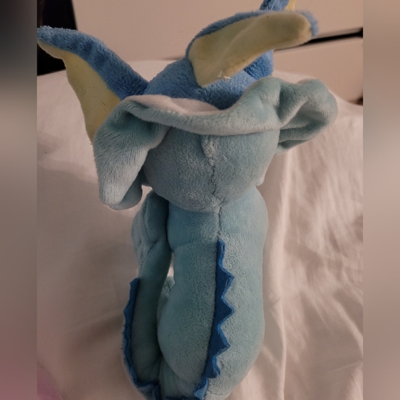Pokemon Center Vaporeon 2012 plush - Picture 2 of 3